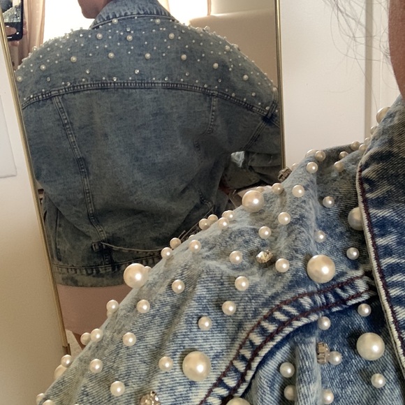 Stylish acid wash Jean jacket with adornishments - Picture 6 of 6